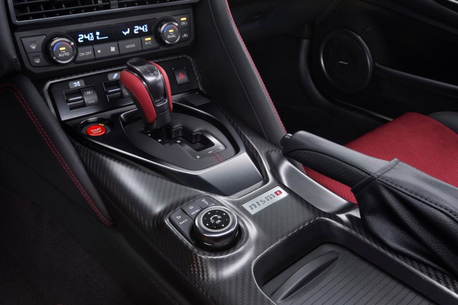 Детали интерьера Nissan GT-R Nismo (R35) 2016 года  (WW) (фото 34 из 41)
